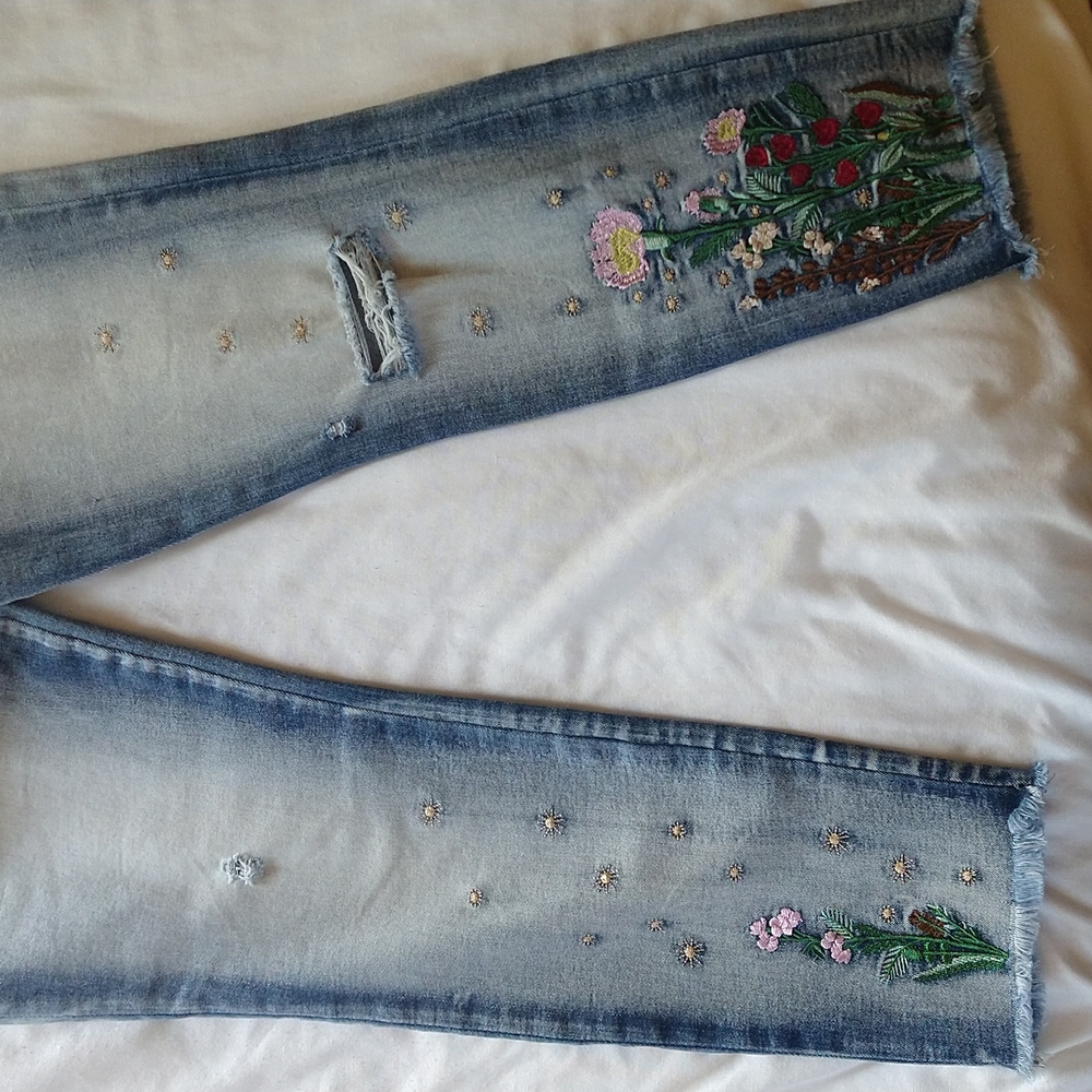 Floral Embroidered Distressed High-waisted skinny Jeans